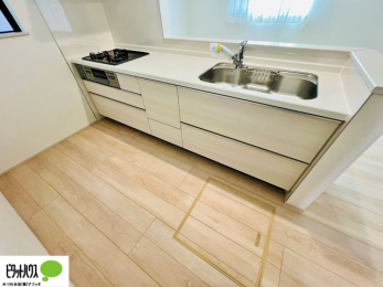 �L�b�`���@�{�H��ʐ^�@�V�z�Ȃ�ł͂̃s�J�s�J�̃L�b�`���͖����̂��������y�������Ă���܂��ˁB