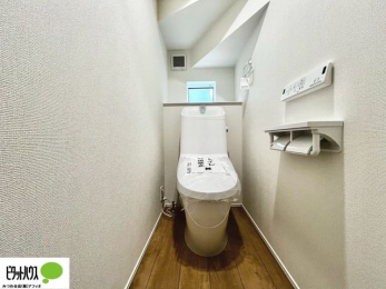 �g�C���@�{�H��ʐ^�@1�E2�K�E�H�V�����b�g�g�C�������B