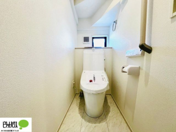 �g�C���@�{�H��ʐ^�F1�E2�K�E�H�V�����b�g�g�C�������B