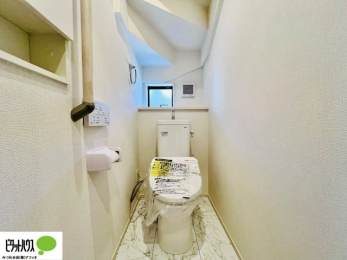 �g�C���@�{�H��ʐ^�F1�E2�K�E�H�V�����b�g�g�C�������B