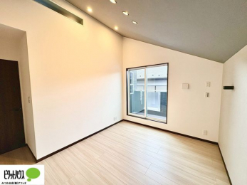 �Q���@�m��7���A�o���R�j�[�ւƑ������邢�����B