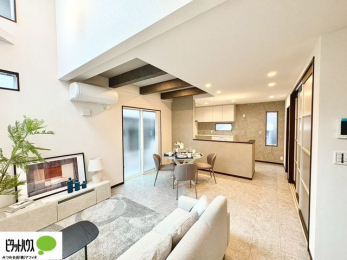 ���r���O�@�������玩�R�����������ޒg���ȃ��r���O�B��������ɂ͓Ǐ��₨���Q�ł����Ȃ���̂�т�Ɖ߂����ЂƎ����B