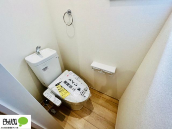 �g�C���@�{�H��ʐ^�F1�E2�K�E�H�V�����b�g�g�C�������B