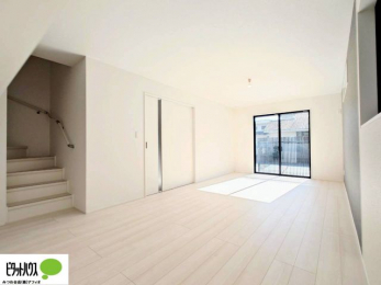 ���r���O�@���R�ƉƑ��̊炪���킹����l�C�̃��r���O�C���K�i�B