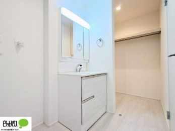 ���ʑ�E���ʏ��@���C�h�݌v�̐��ʏ��͎��[��u������A�傫������@���]�T�Őݒu�ł��܂�