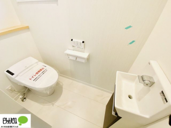 �g�C���@�{�H��ʐ^�F1�E2�K�E�H�V�����b�g�g�C�������B