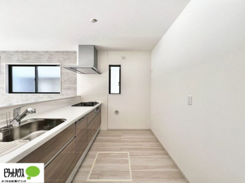 �L�b�`���@�{�H��ʐ^�@�V�z�Ȃ�ł͂̃s�J�s�J�̃L�b�`���͖����̂��������y�������Ă���܂��ˁB