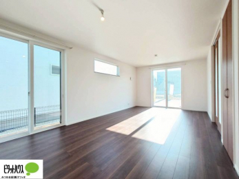 ���r���O�@�傫�ȑ�����ۓI�ȃ��r���O�́A�������邢��C�ɂ��Ă���܂��ˁB