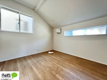 ���̑����ρ@�傫�ȑ����疾�邢�z�˂�������܂��B