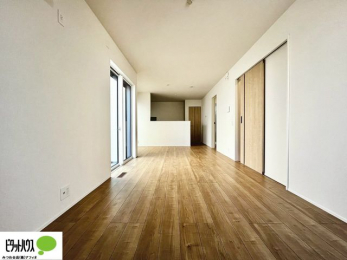 ���r���O�@�L�X�k�c�j�I����̑傫�ȃ\�t�@��u���Ă������f��ӏ܂��ǂ��ł��ˁB