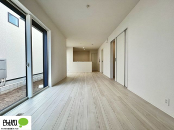 ���̑��@�傫�ȑ�����ۓI�ȃ��r���O�́A�������邢��C�ɂ��Ă���܂��ˁB