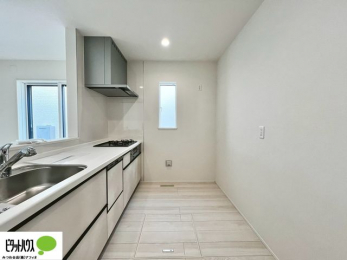 �L�b�`���@�V�z�Ȃ�ł͂̃s�J�s�J�̃L�b�`���͖����̂��������y�������Ă���܂��ˁB