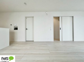 ���r���O�@���r���O����̓L�b�`���ɂ���}�}��p�p��������̂ŁA���q�l���V�񂾂�x�񂾂���S���ĉ߂������Ƃ��ł��܂��B