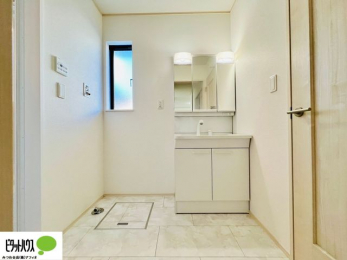 ���ʑ�E���ʏ��@�{�H��ʐ^�@�O�ʋ��̗���A�V���N���ȂǑ������[��������A�L�X�Ƃ������ʉ��ϑ�ł��B