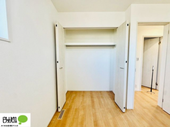 �q�������@�傫�Ȏ��[�͂��m����ׂ����G�݂������Ղ肵�܂��܂��B