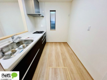 �L�b�`���@�{�H��ʐ^�@�V�z�Ȃ�ł͂̃s�J�s�J�̃L�b�`���͖����̂��������y�������Ă���܂��ˁB