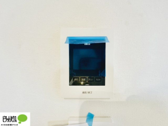 ���̑��@�{�H��ʐ^�@������Ԃ����S��TV���j�^�[�t���C���^�[�z��