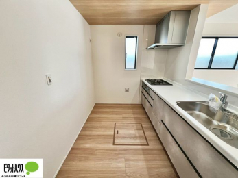 �L�b�`���@�{�H��ʐ^�@�V�z�Ȃ�ł͂̃s�J�s�J�̃L�b�`���͖����̂��������y�������Ă���܂��ˁB