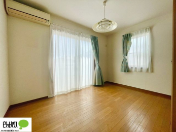 �o���R�j�[�@�傫�ȑ����疾�邢�z�˂�������܂��B