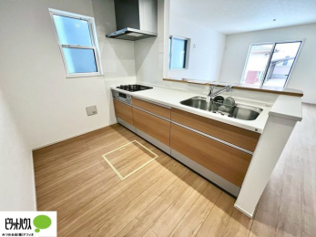 �L�b�`���@�{�H��ʐ^�@�V�z�Ȃ�ł͂̃s�J�s�J�̃L�b�`���͖����̂��������y�������Ă���܂��ˁB