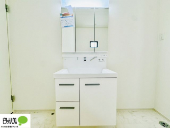 ���ʑ�E���ʏ��@�{�H��ʐ^�@�V�����[�t���O�ʋ����ʑ�B�㕔�ɂ����[�X�y�[�X������A�������X�b�L���Еt���܂�