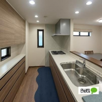 �L�b�`���@�l�C�̃J�E���^�[�L�b�`������́A���r���O�ɂ��邲�Ƒ��̗l�q���f���܂�