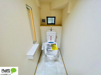 �g�C���@�{�H��ʐ^�F1�E2�K�E�H�V�����b�g�g�C�������B