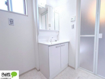 ���ʑ�E���ʏ��@�O�ʋ��̗���A�V���N���ȂǑ������[��������A�L�X�Ƃ������ʉ��ϑ�ł��B