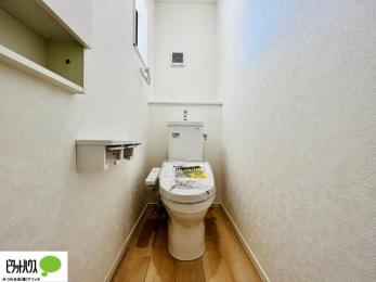 �g�C���@�{�H��ʐ^�@1�E2�K�E�H�V�����b�g�g�C�������B