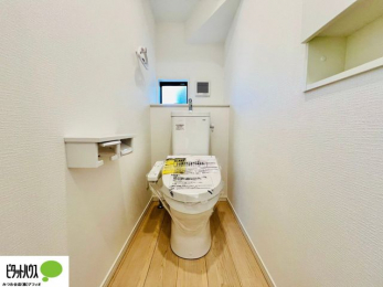 �g�C���@�{�H��ʐ^�F1�E2�K�E�H�V�����b�g�g�C�������B