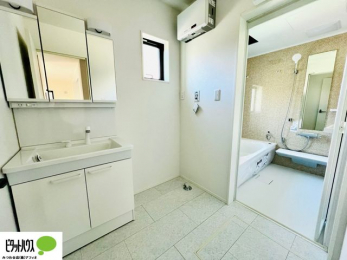 ���ʑ�E���ʏ��@�{�H��ʐ^�F���ʎ��ɏ���������A�J�r�\�h�ɂ��B�傫�ȋ��Ō��₷�����ʉ��ϑ�ł�