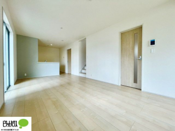 ���r���O�@�l�C�̑ΖʃL�b�`���ŉƑ��݂�Ȃ������ꏏ�B