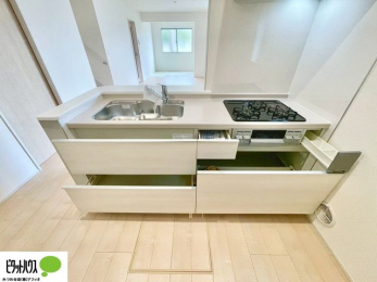 �L�b�`���@�V�z�Ȃ�ł͂̃s�J�s�J�̃L�b�`���͖����̂��������y�������Ă���܂��ˁB