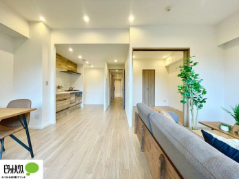 ���r���O�@�傫�ȑ��̂��郊�r���O�͖��邭�A���ʂ����ǂ��A�Ƒ��݂�Ȃ̏΂����������n��܂�