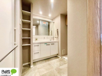 ���ʑ�E���ʏ��@�O�ʋ��̗���A�V���N���ȂǑ������[��������A�L�X�Ƃ������ʉ��ϑ�ł��B