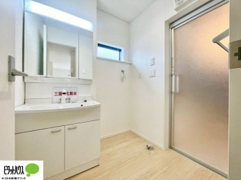 ���ʑ�E���ʏ��@�O�ʋ��̗���A�V���N���ȂǑ������[��������A�L�X�Ƃ������ʉ��ϑ�ł��B