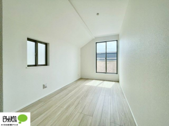 �Q���@2�ʍ̌��Ŗ��邭�A���ʂ��̗ǂ��������ł��B