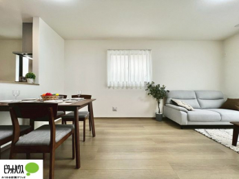 ���r���O�@�L�X�k�c�j�I����̑傫�ȃ\�t�@��u���Ă������f��ӏ܂��ǂ��ł��ˁB