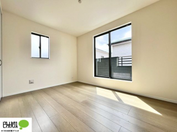 �Q���@����̏I���ɕv�w�ł������߂������Q���B�L���ɂ�Ƃ肪����A�Ƒ��̋C�z�������Ȃ������������x�߂���S�̃v���C�x�[�g��Ԃł��B