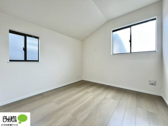 �q�������@�w�т̎��Ԃ��V�Ԏ��Ԃ���؂ɂł���q�ǂ������B�Ƌ�̔z�u�����₷���V���v���Ȑ݌v�ŁA�������K�Ɏg���܂��B