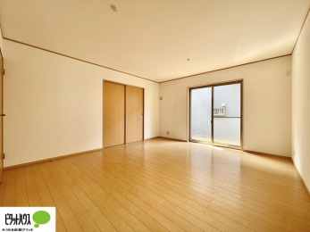 ���r���O�@�傫�ȑ�����ۓI�ȃ��r���O�́A�������邢��C�ɂ��Ă���܂��ˁB