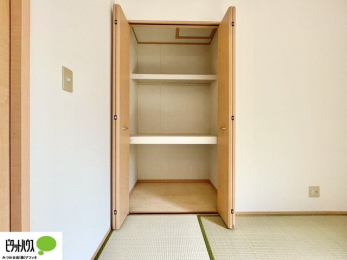 ���̑��@�a���ɂ��鉟����͗��q�p�̕z�c��G�߂̕z�c����������ۊǂł��܂��B