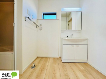 ���ʑ�E���ʏ��@�{�H��ʐ^�F�V�����v�[�h���b�T�[