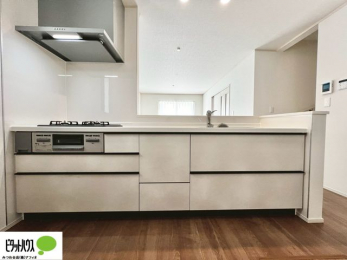 �L�b�`���@�{�H��ʐ^�@�V�z�Ȃ�ł͂̃s�J�s�J�̃L�b�`���͖����̂��������y�������Ă���܂��ˁB