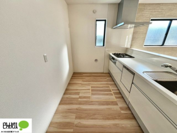 �L�b�`���@�{�H��ʐ^�@�V�z�Ȃ�ł͂̃s�J�s�J�̃L�b�`���͖����̂��������y�������Ă���܂��ˁB