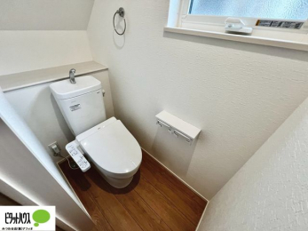 �g�C���@�{�H��ʐ^�F1�E2�K�E�H�V�����b�g�g�C�������B