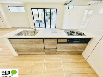 �L�b�`���@�{�H��ʐ^�@�V�z�Ȃ�ł͂̃s�J�s�J�̃L�b�`���͖����̂��������y�������Ă���܂��ˁB