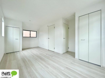 ���[�@���ꂼ��̂������Ɏ��[�X�y�[�X������̂Ńv���C�x�[�g�ȉו����g�߂ɒu�����Ƃ��ł��܂��B