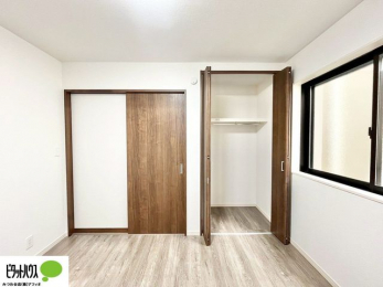 �o���R�j�[�@���ꂼ��̂������Ɏ��[�X�y�[�X������̂Ńv���C�x�[�g�ȉו����g�߂ɒu�����Ƃ��ł��܂��B