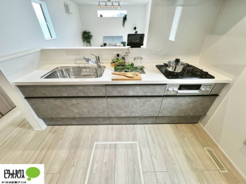 �L�b�`���@�V�z�Ȃ�ł͂̃s�J�s�J�̃L�b�`���͖����̂��������y�������Ă���܂��ˁB